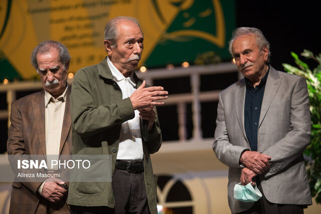 علی نصیریان در شب بازیگر: وقتی حال مردم خوب نیست، نباید جشن بگیریم
