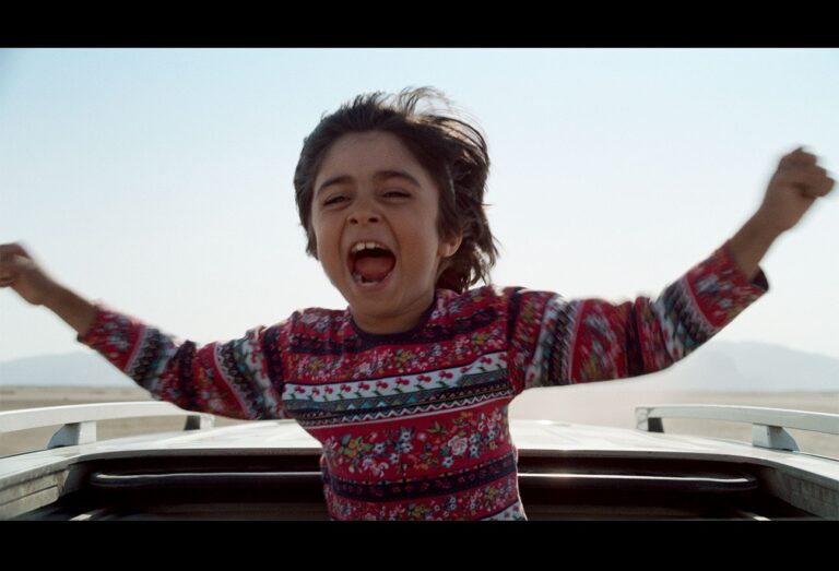 «جاده خاکی» بهترین «فیلم اول» سال ۲۰۲۲ به انتخاب مجله کایه‌دوسینما شد
